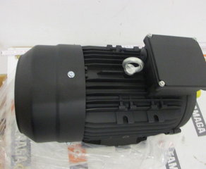 Электродвигатель
5,5kW, IE3, 1500 U/min, 400/690V, 50HZ, IP55, Isokl. F, B5
1 Satz PTC Hoyer Motors